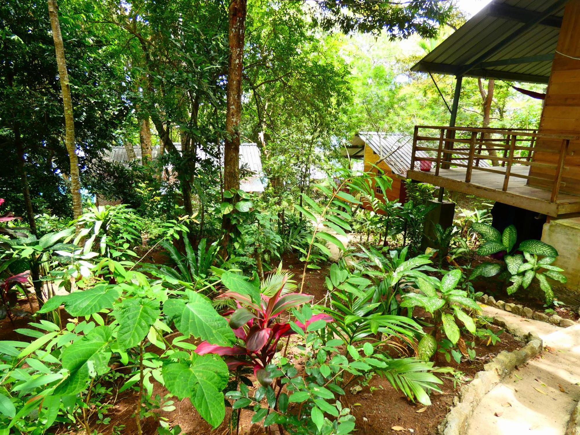 Santi Garden Bungalows Iboih Exterior photo